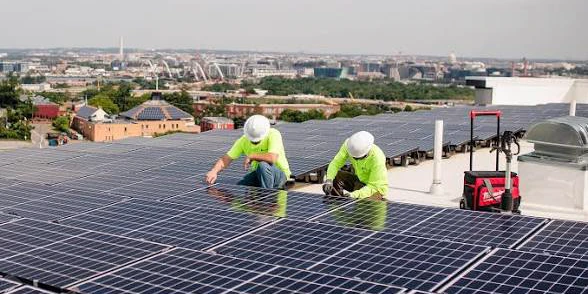 پیشرفتهای اخیر در فناوری پنل دوفاسیال (Bifacial) و تأثیر آن بر بازده سیستمهای خورشیدی